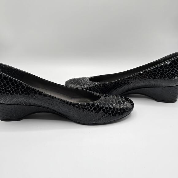 Stuart Weitzman black patent snake print low heel close toe wedges - Picture 10 of 14